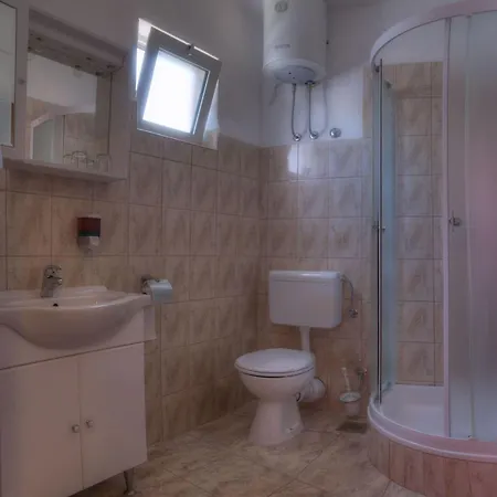 Stari Grad Sleeps 6 Wifi Apartment