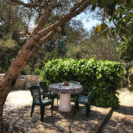 Stari Grad Sleeps 6 Wifi